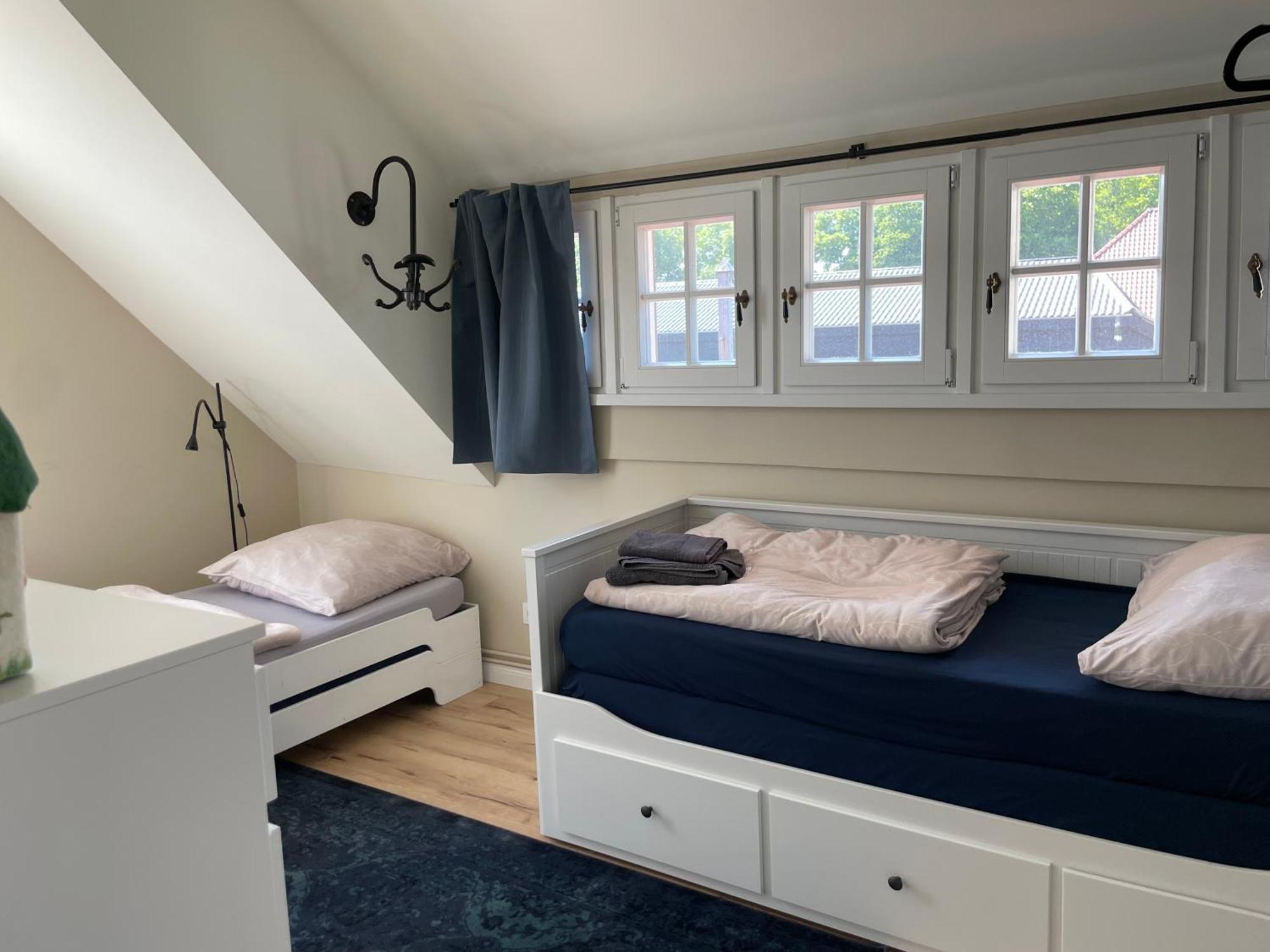 Luxus Lindenhof Apartments -Ferienwohnungen In Friesland An Der Nordsee Am Naturschutzgebiet Urwald Neuenburg  Bilik gambar