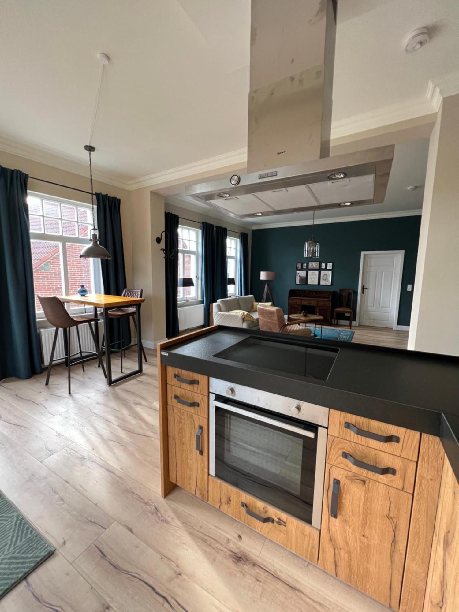 Luxus Lindenhof Apartments -Ferienwohnungen In Friesland An Der Nordsee Am Naturschutzgebiet Urwald Neuenburg  Bilik gambar
