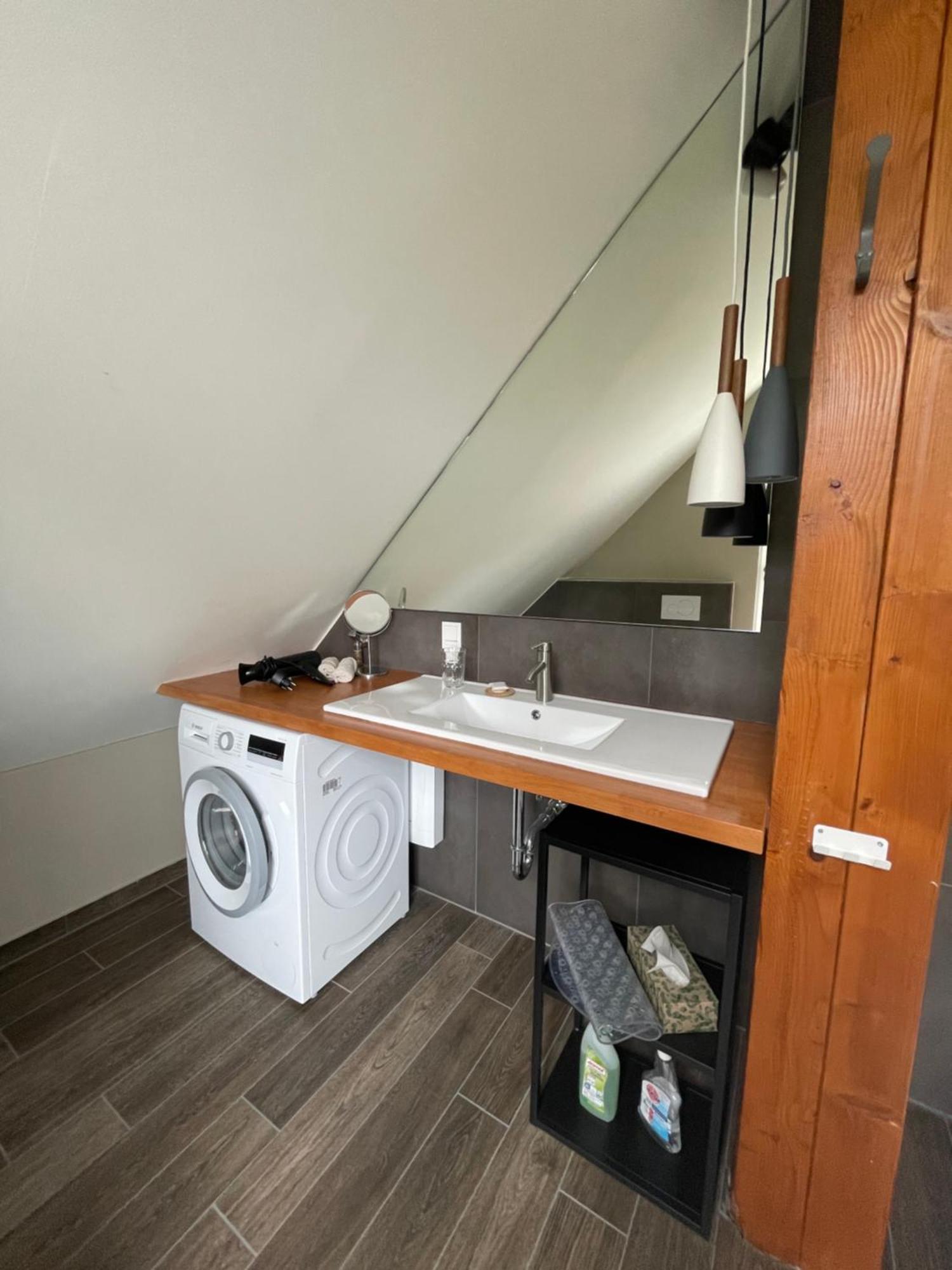 Luxus Lindenhof Apartments -Ferienwohnungen In Friesland An Der Nordsee Am Naturschutzgebiet Urwald Neuenburg  Bilik gambar